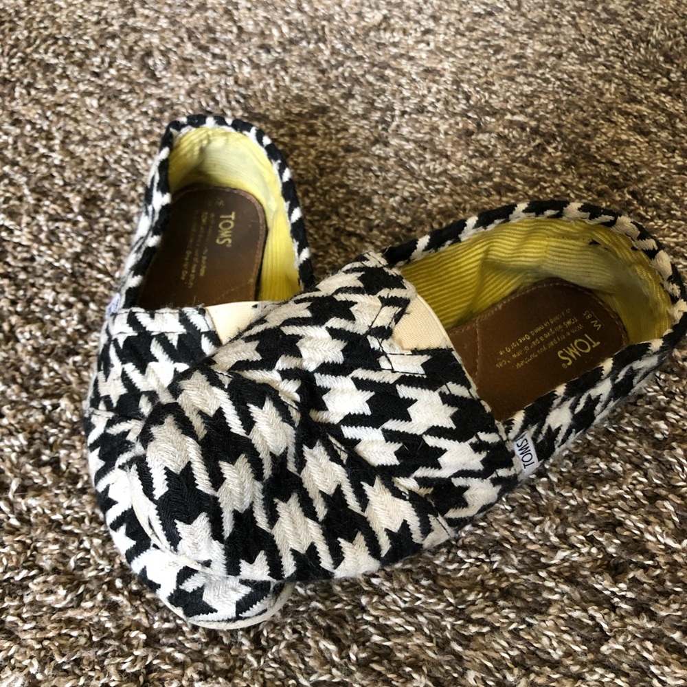 Toms Shoes